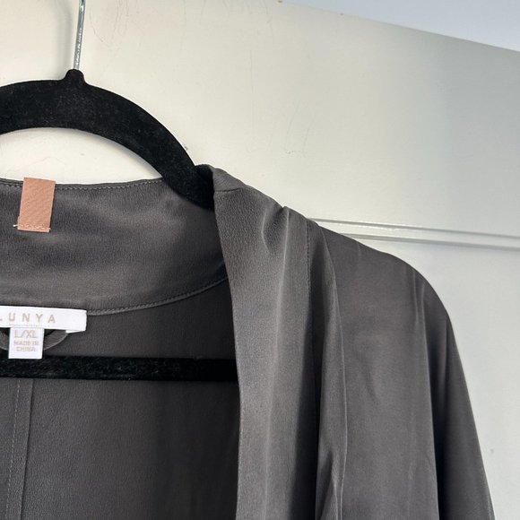 Lunya Washable Silk Robe L/XL Black Eclipse Self Tie Belt Pockets Hypoallergenic - Picture 9 of 11